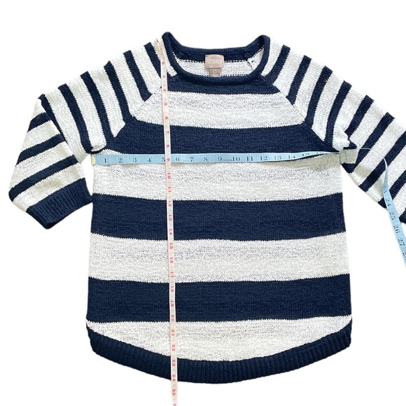 Chico’s 1/2 sleeve knitted top navy blue white striped scoop hem round neck Sz 0 - Picture 8 of 8